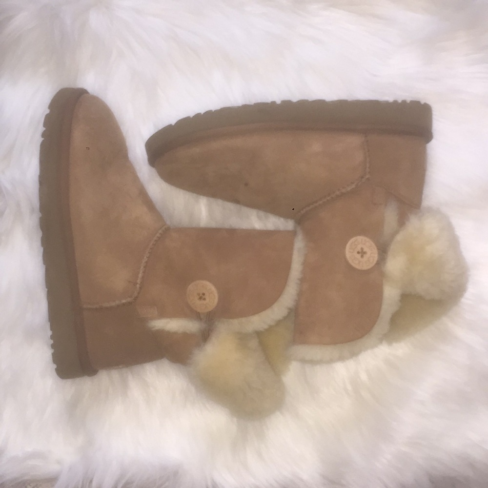 UGG BOOTS